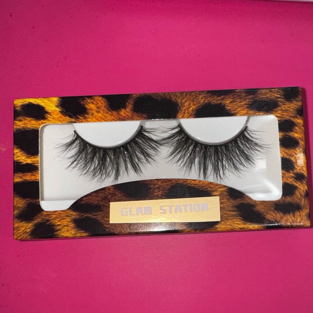 LASHES - Includes 5 pair !!! - Picture 3 of 3